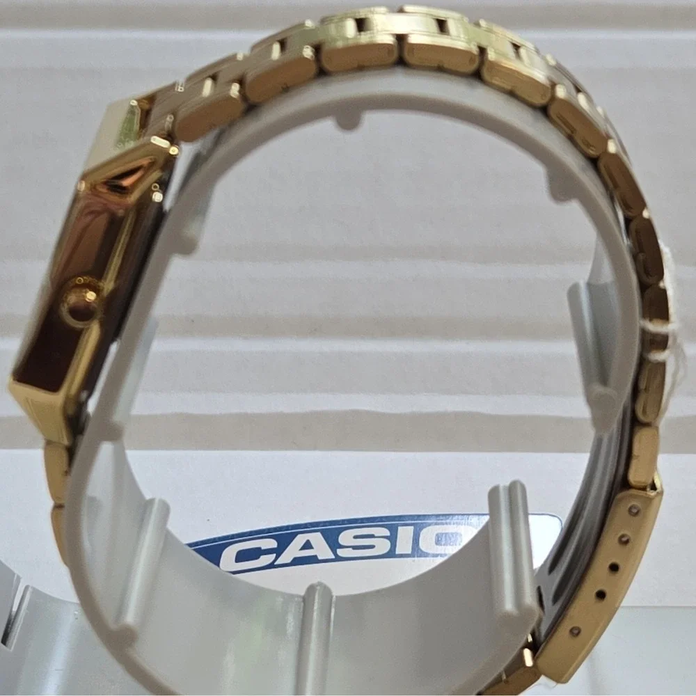 NIB Casio LTP-V007 Goldtone Womens 29mm Watch. Quartz,Analog,Water-Resist,SS.